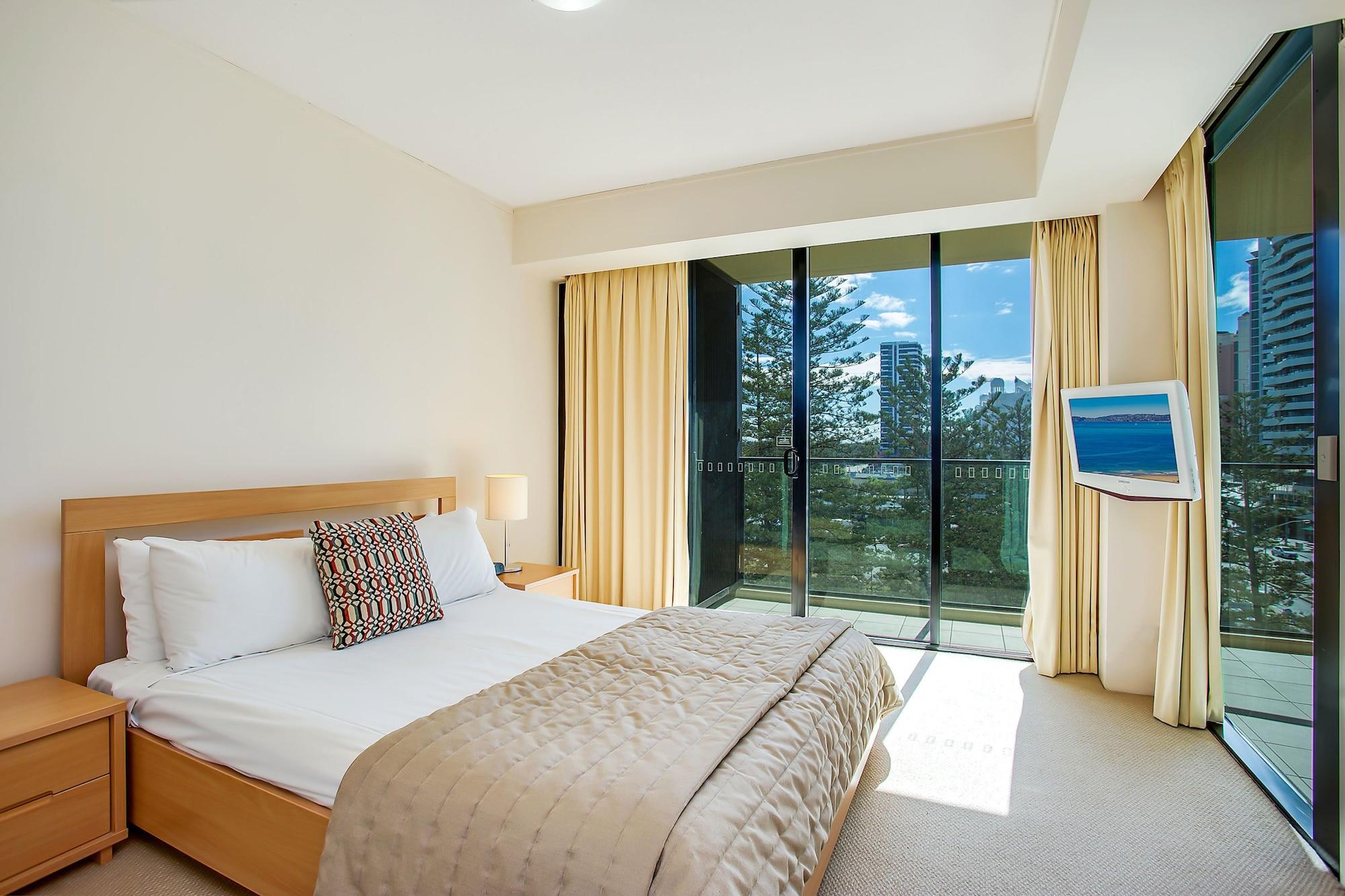 Mantra Broadbeach On The Park Gold Coast Exterior photo