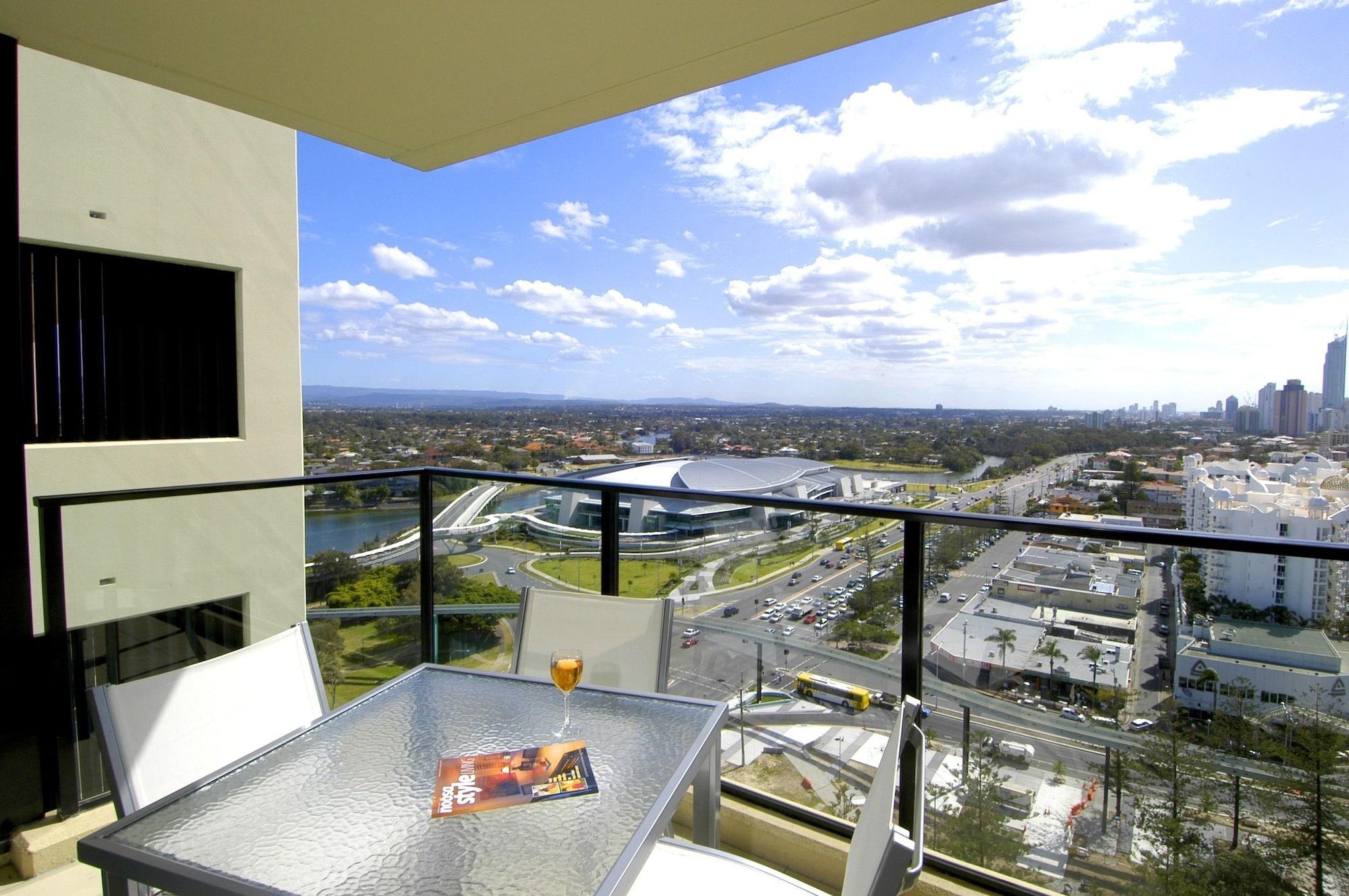 Mantra Broadbeach On The Park Gold Coast Exterior photo