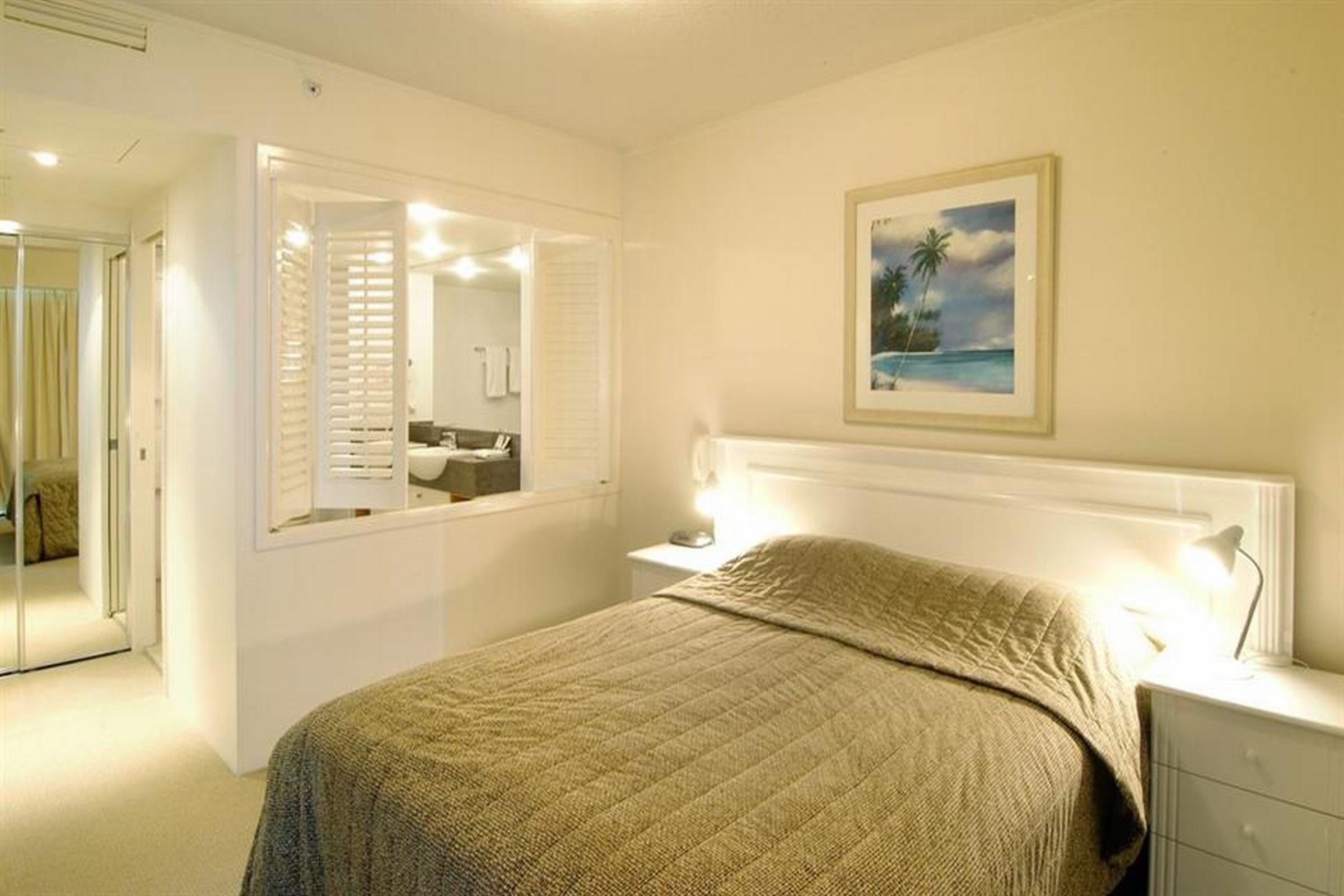 Mantra Broadbeach On The Park Gold Coast Room photo