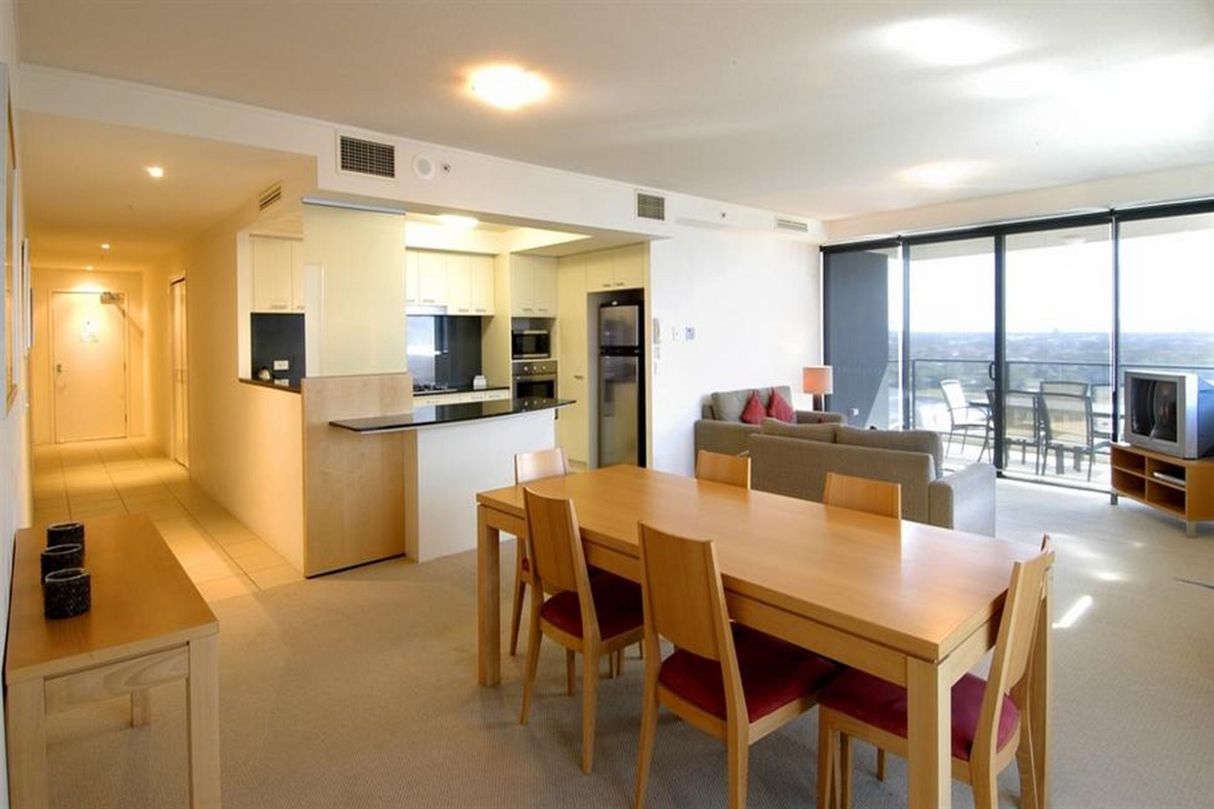 Mantra Broadbeach On The Park Gold Coast Room photo