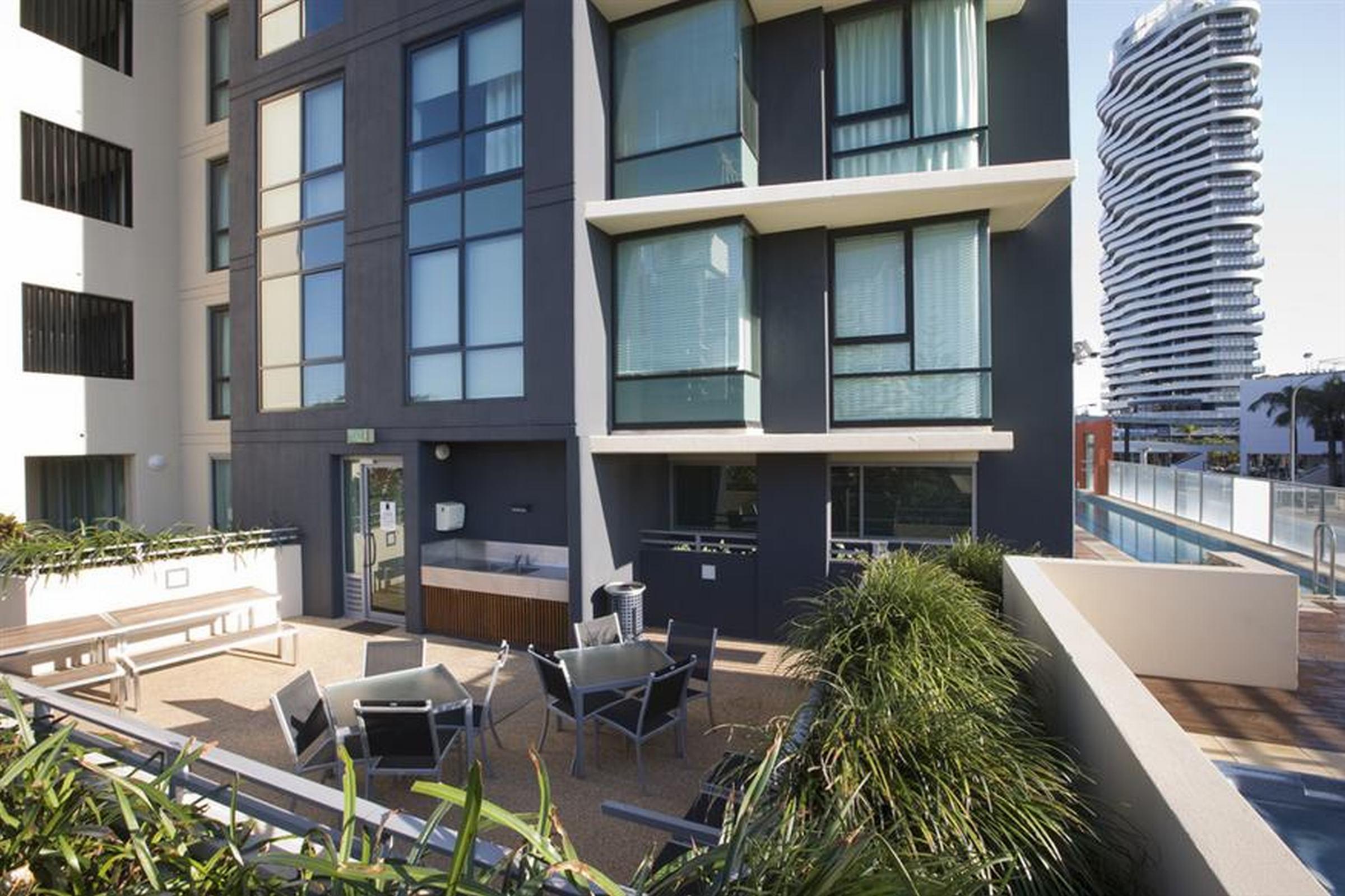 Mantra Broadbeach On The Park Gold Coast Exterior photo